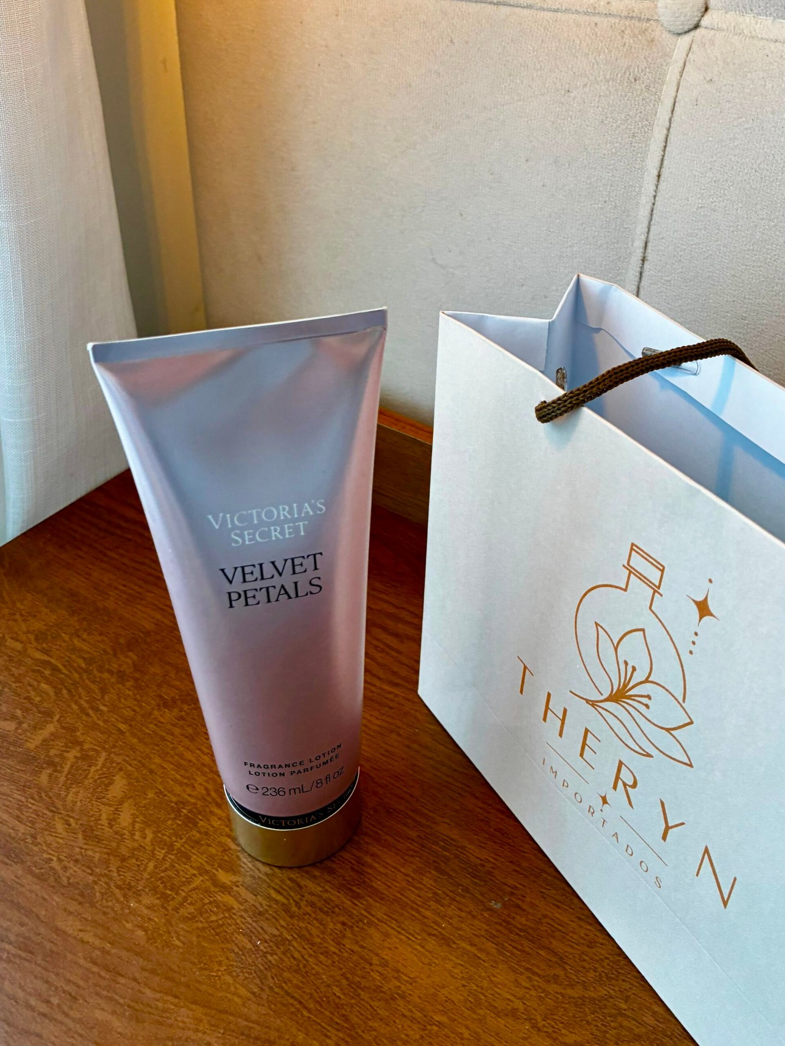 Loção Victoria's Secret Velvet Petals 236ml