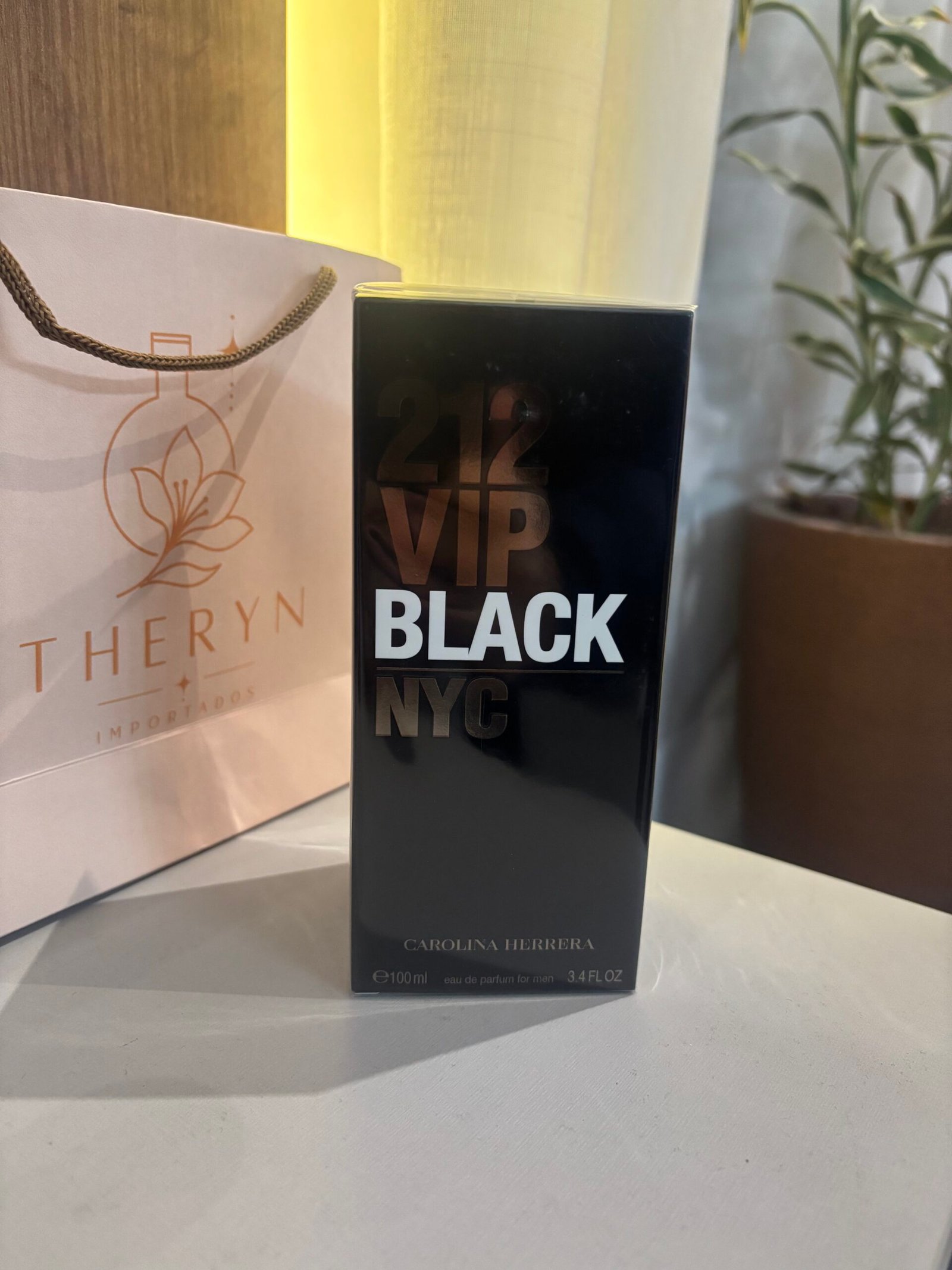 Carolina Herrera 212 VIP Black Eau de Parfum Masculino 100ml - Imagem 3