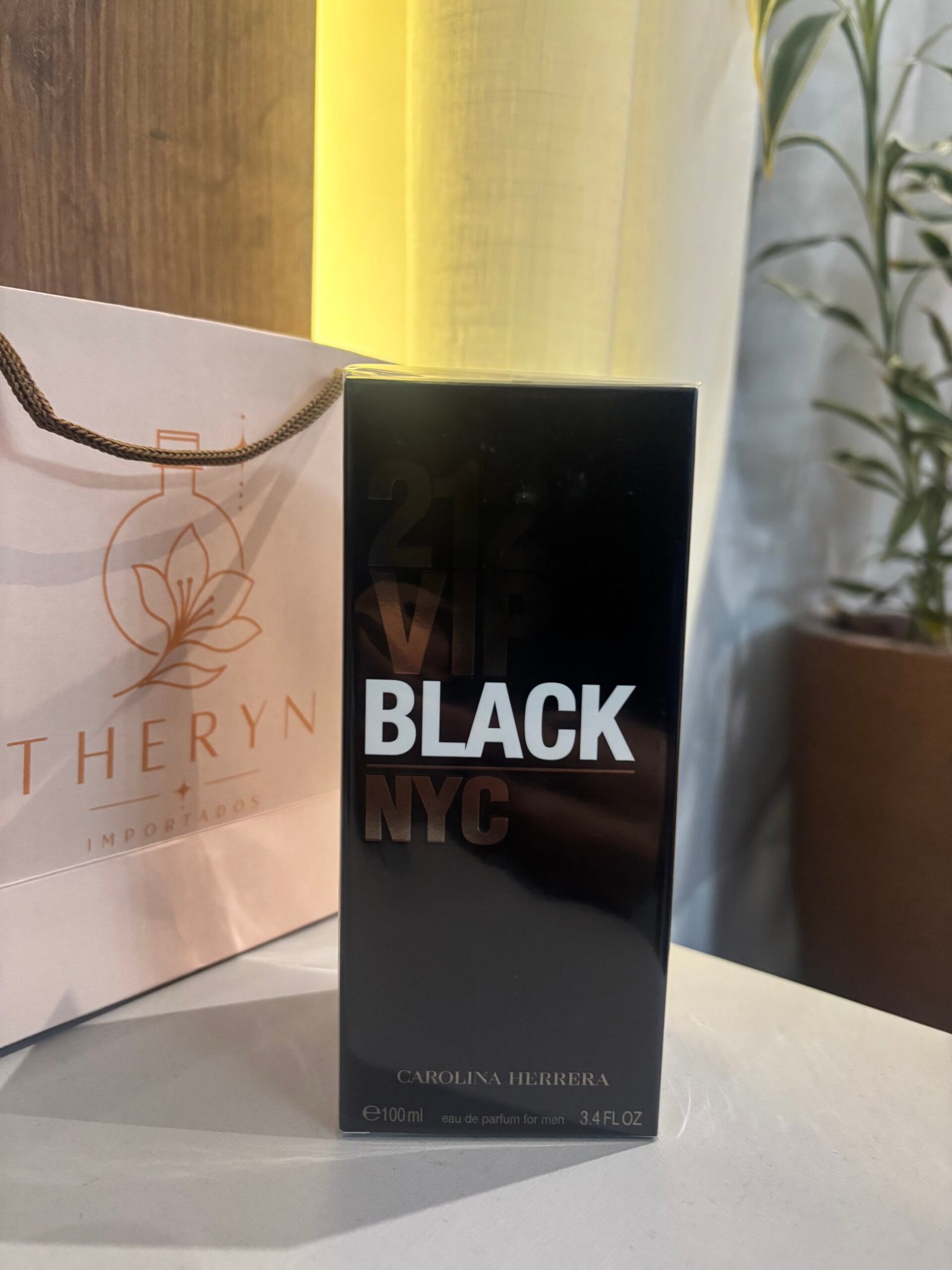 Carolina Herrera 212 VIP Black Eau de Parfum Masculino 100ml - Imagem 4