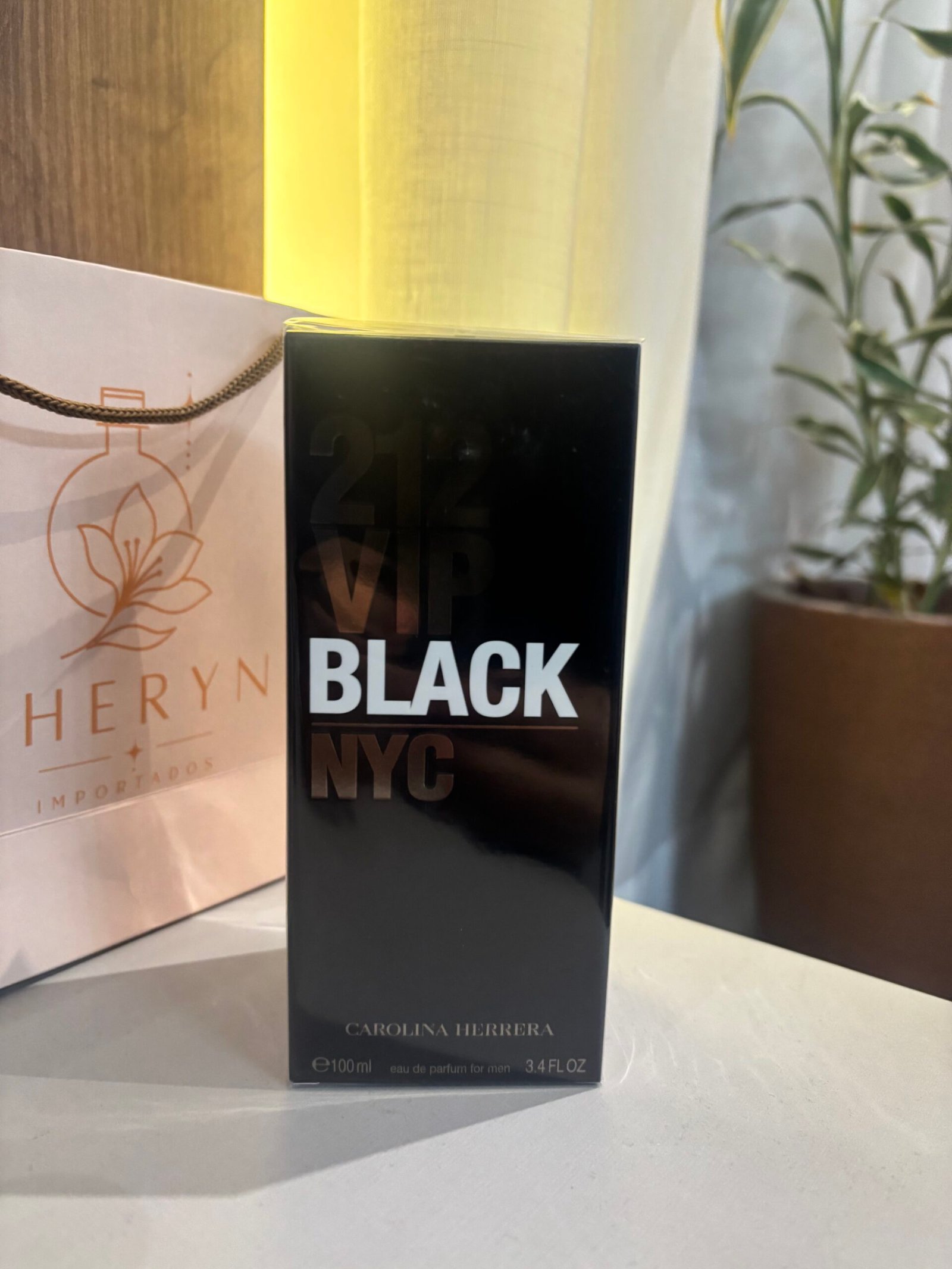 Carolina Herrera 212 VIP Black Eau de Parfum Masculino 100ml - Imagem 5